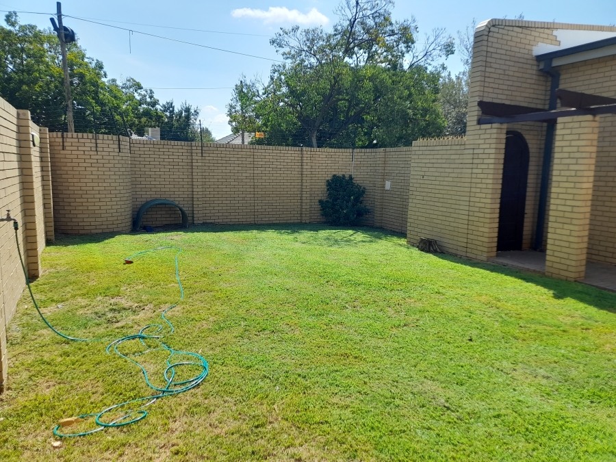 4 Bedroom Property for Sale in Naudeville Free State